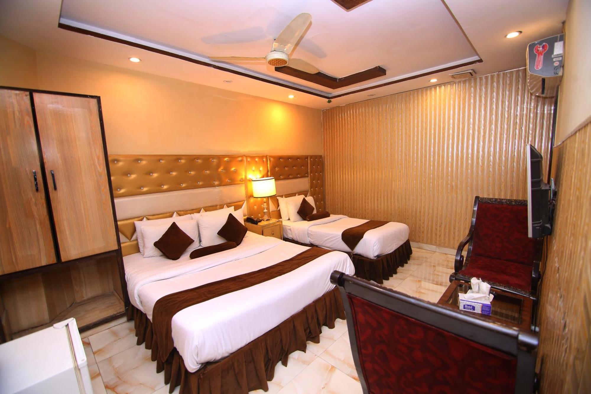 Premier Inn Gulberg Lahore Eksteriør billede