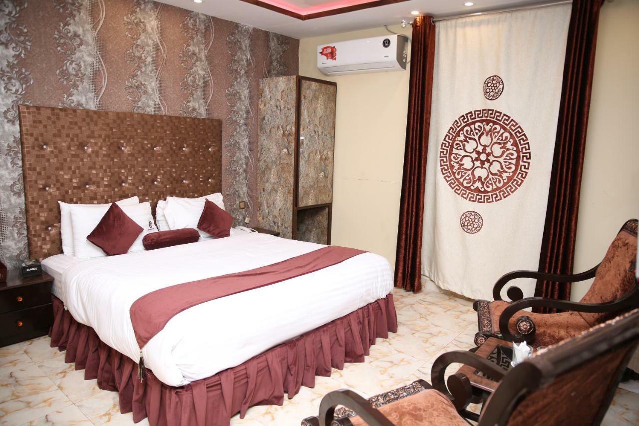 Premier Inn Gulberg Lahore Eksteriør billede